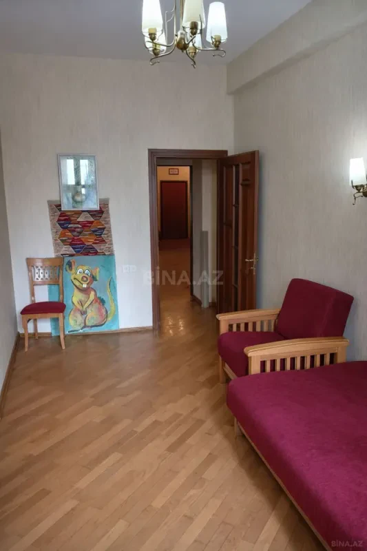 Satılır 4 otaqlı mənzil 155 m²