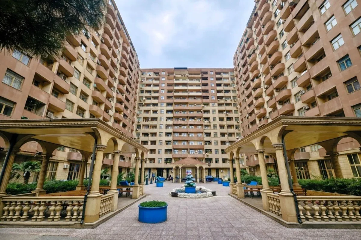 Satılır 4 otaqlı mənzil 155 m²