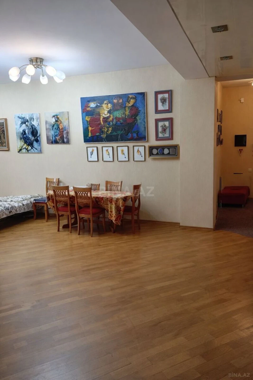 Satılır 4 otaqlı mənzil 155 m²