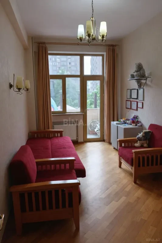 Satılır 4 otaqlı mənzil 155 m²