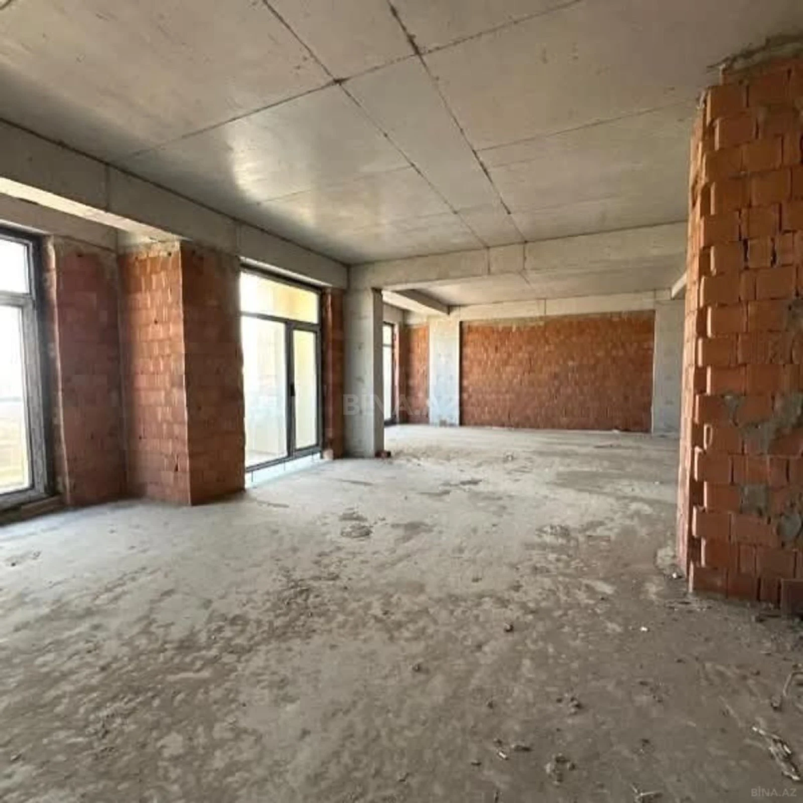 Satılır 2 otaqlı mənzil 102 m²