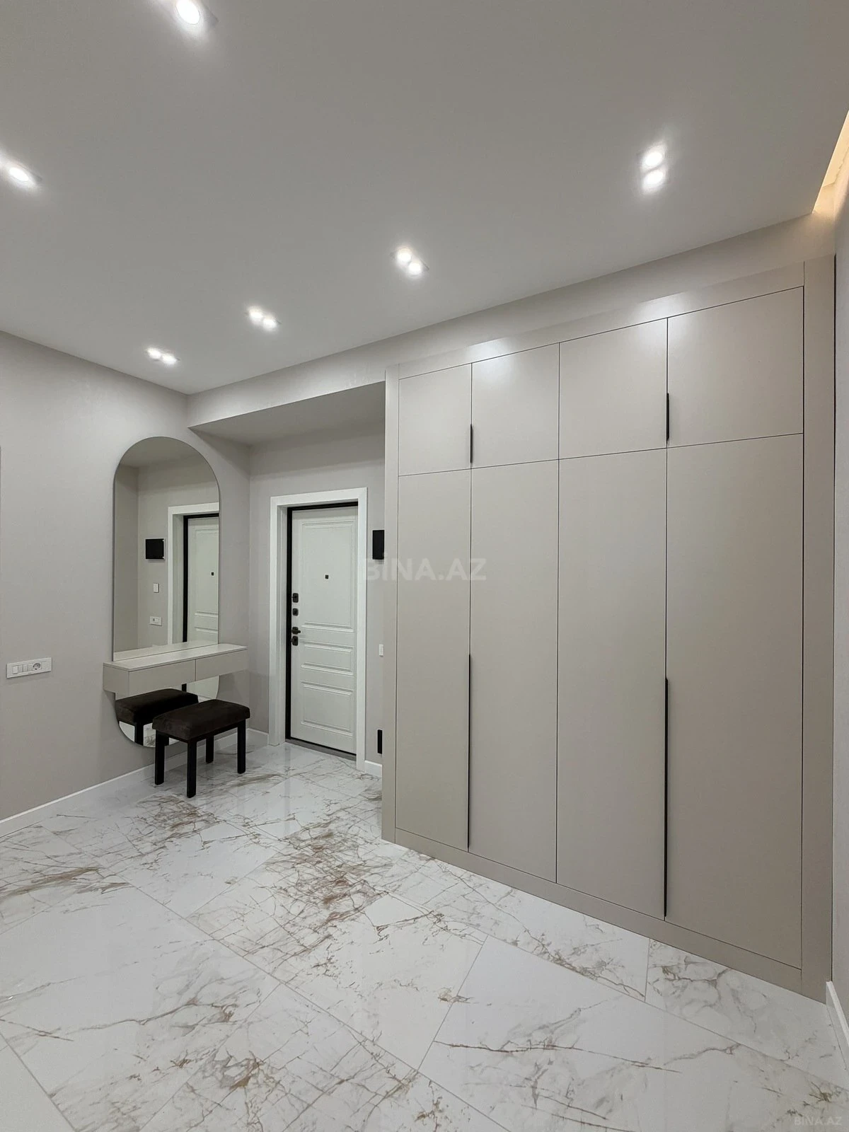 Satılır 2 otaqlı mənzil 68 m²