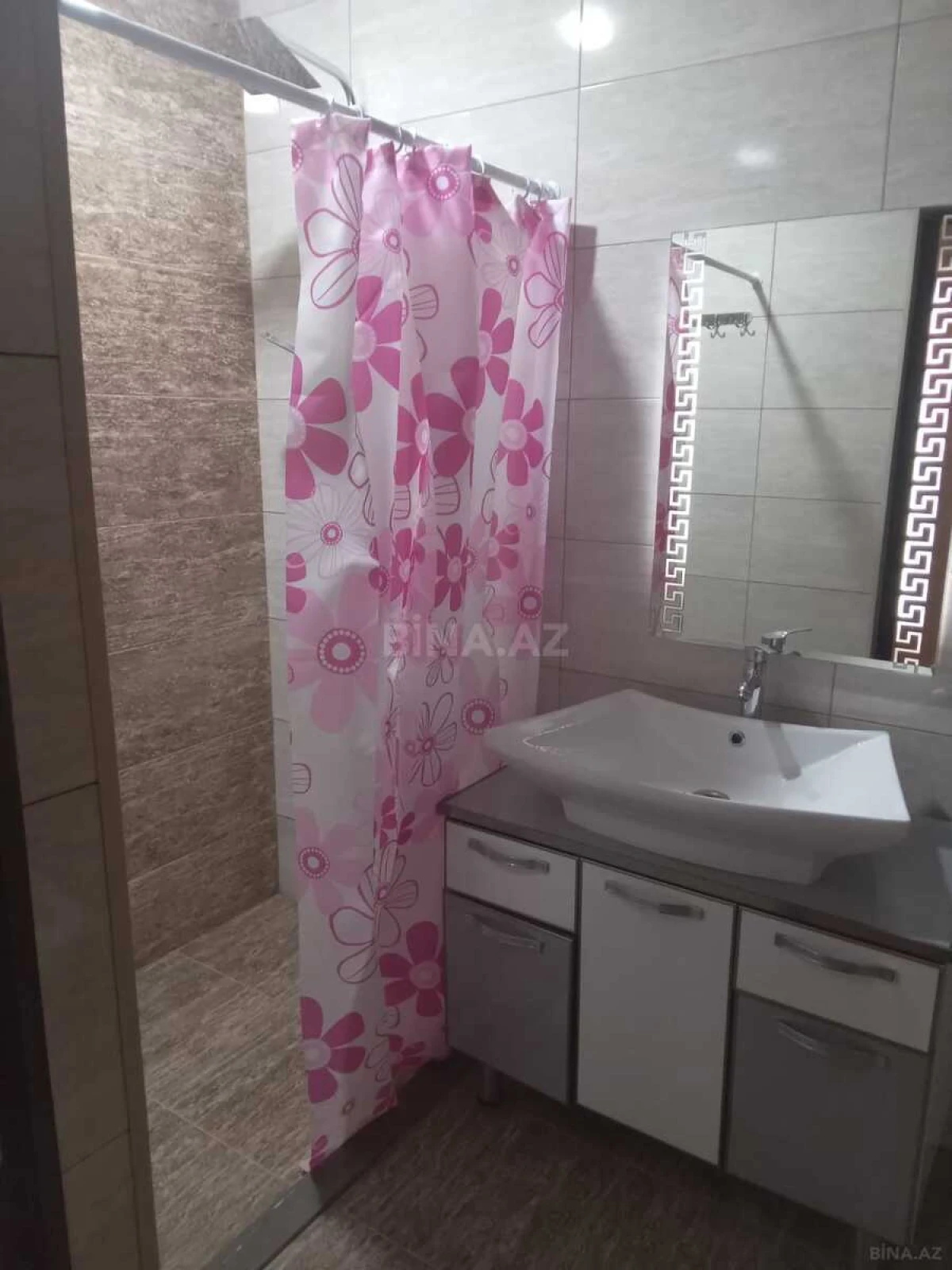Kirayə verilir 2 otaqlı mənzil 65 m²