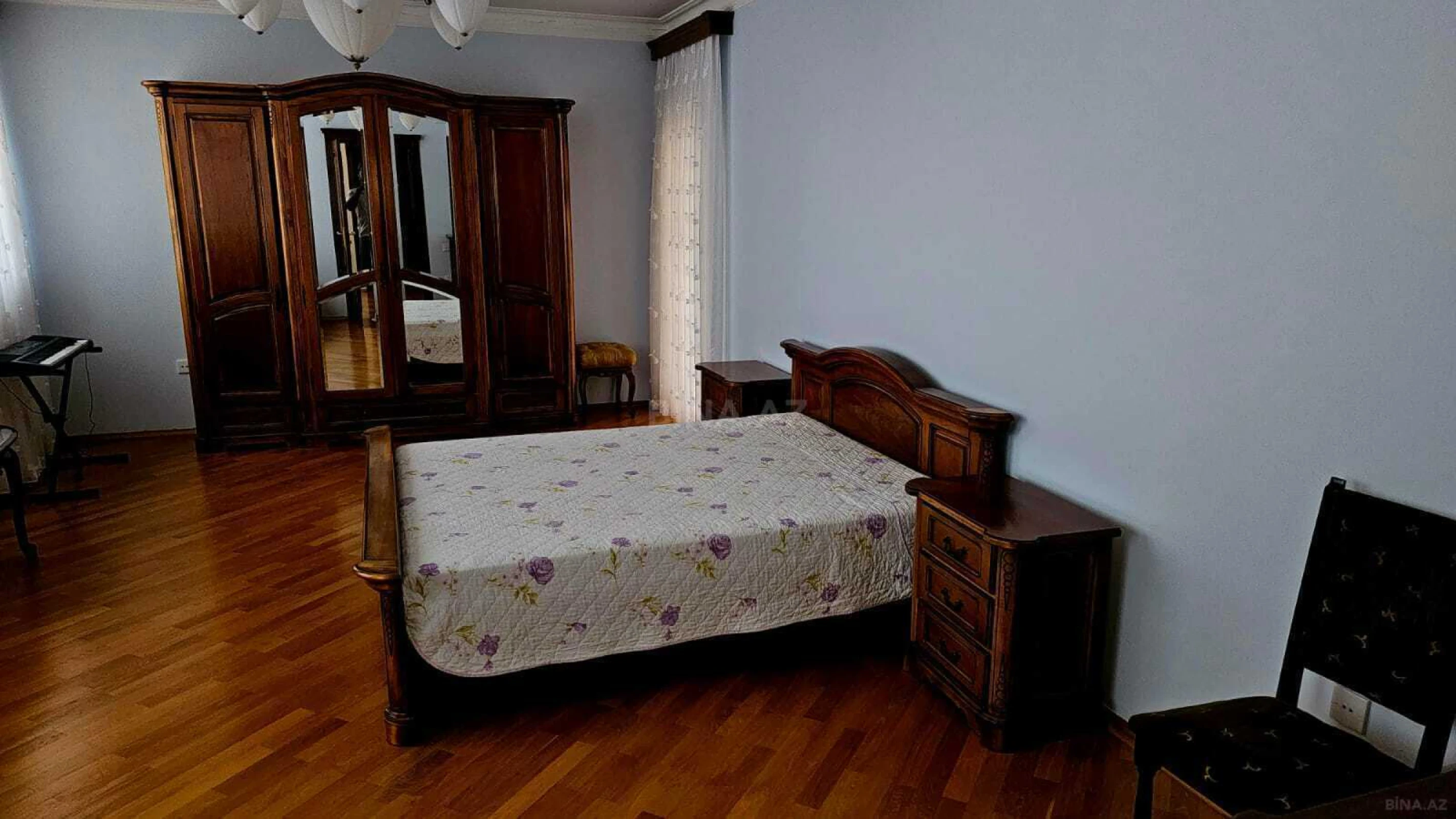 Kirayə verilir 6 otaqlı həyət evi 400 m²