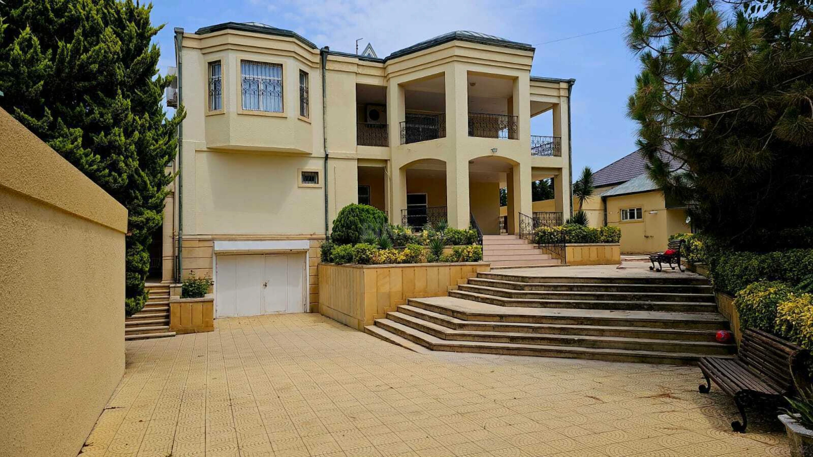 Kirayə verilir 6 otaqlı həyət evi 400 m²
