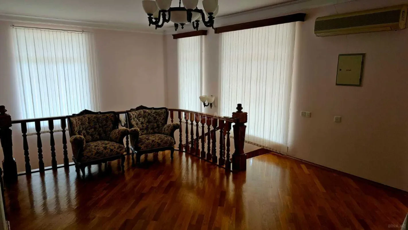 Kirayə verilir 6 otaqlı həyət evi 400 m²
