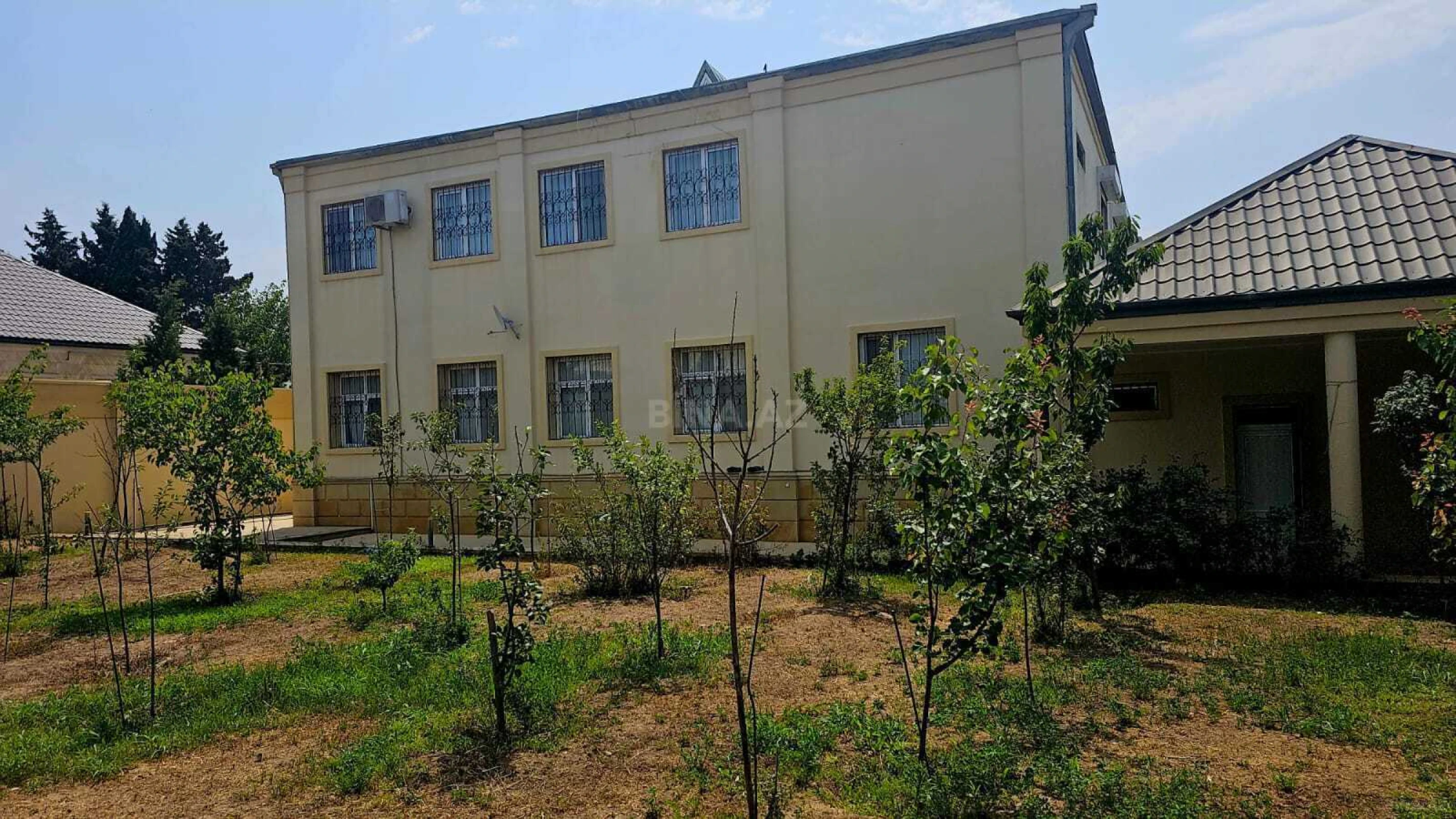 Kirayə verilir 6 otaqlı həyət evi 400 m²