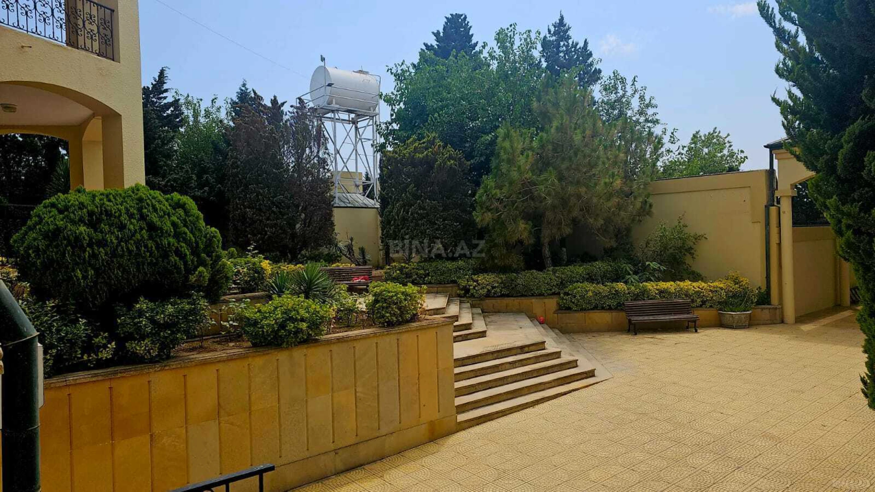 Kirayə verilir 6 otaqlı həyət evi 400 m²