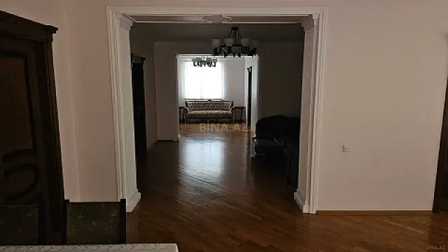 Kirayə verilir 6 otaqlı həyət evi 400 m²