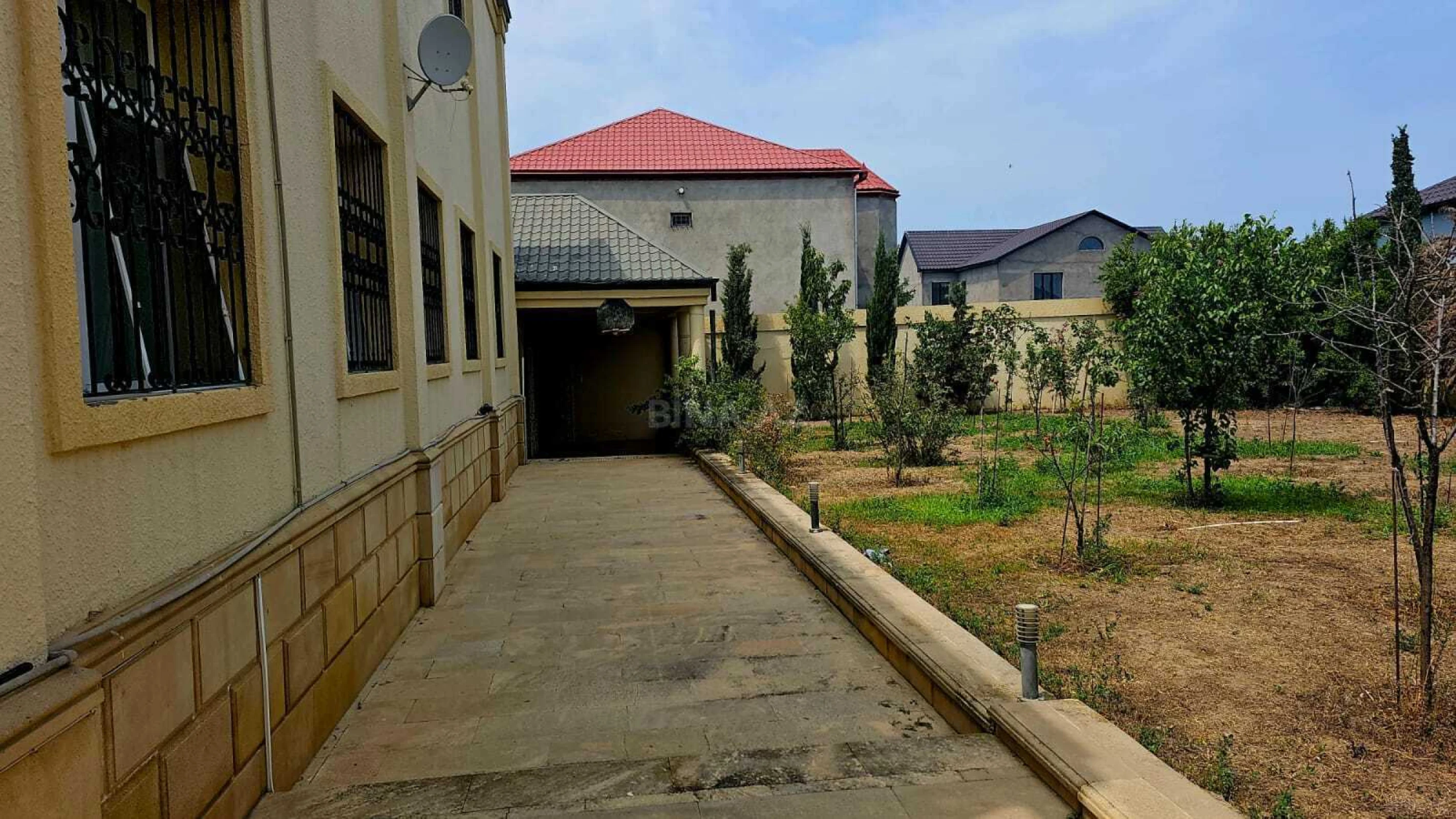 Kirayə verilir 6 otaqlı həyət evi 400 m²