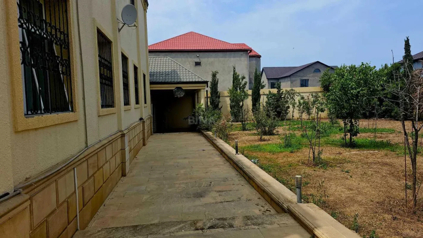 Kirayə verilir 6 otaqlı həyət evi 400 m²