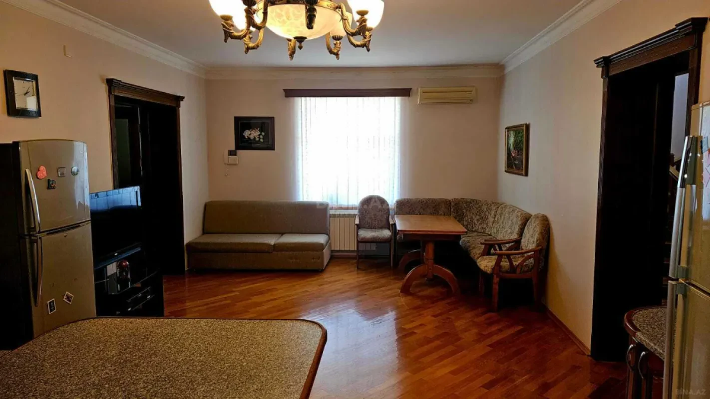 Kirayə verilir 6 otaqlı həyət evi 400 m²