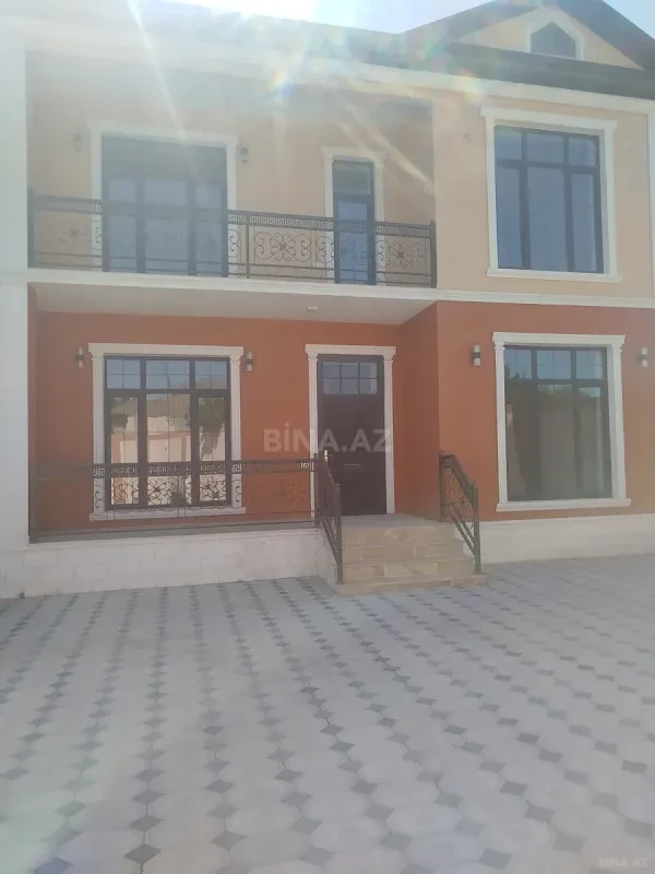 Satılır 7 otaqlı həyət evi 237 m²