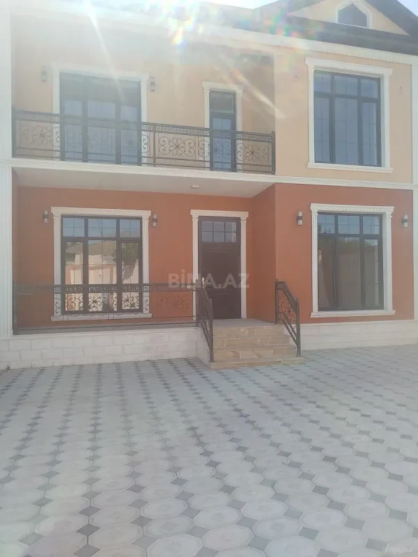 Satılır 7 otaqlı həyət evi 237 m²