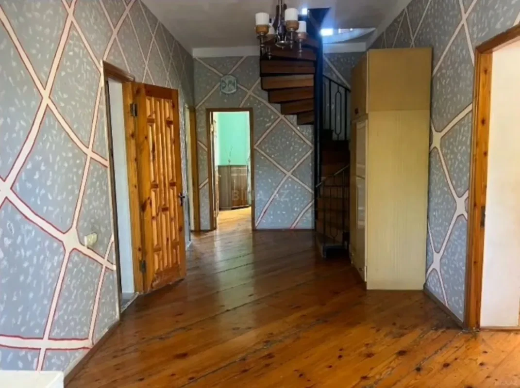 Satılır 5 otaqlı həyət evi 392 m²
