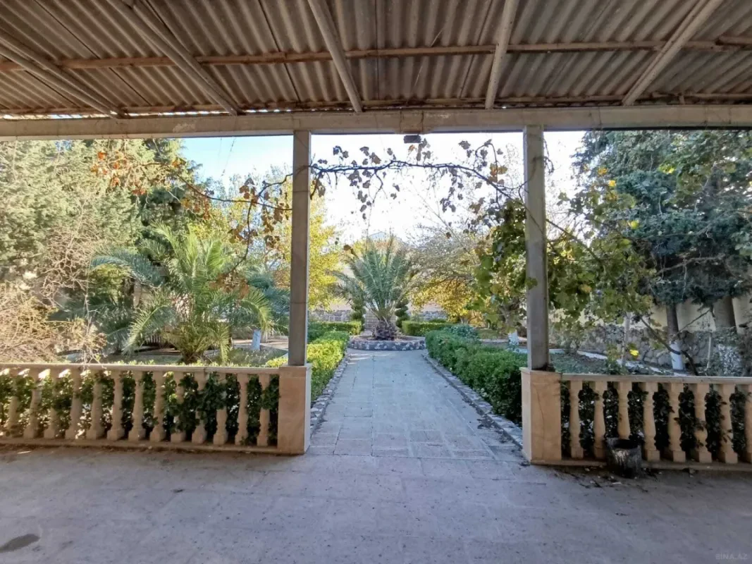 Satılır 5 otaqlı həyət evi 392 m²