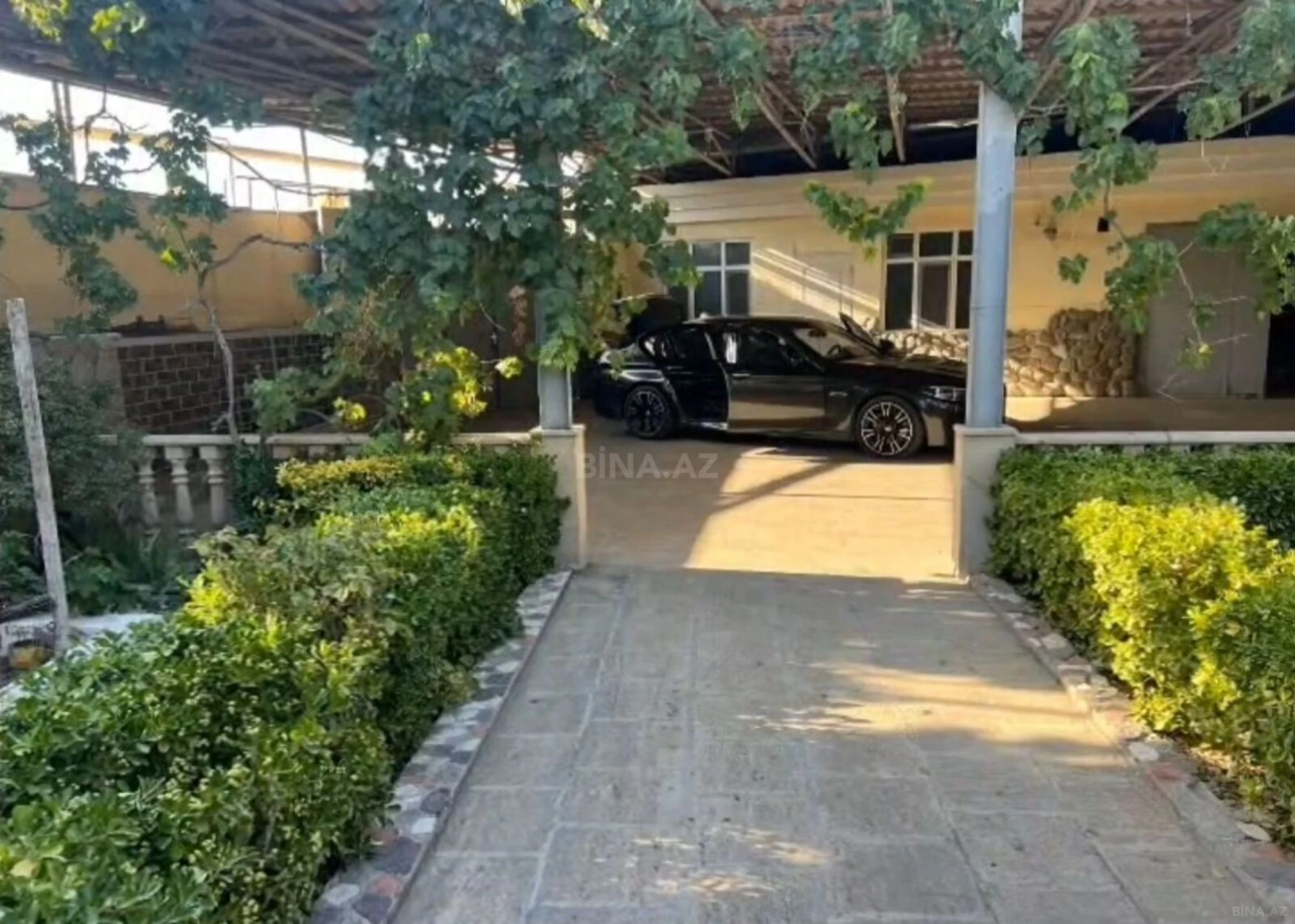 Satılır 5 otaqlı həyət evi 392 m²