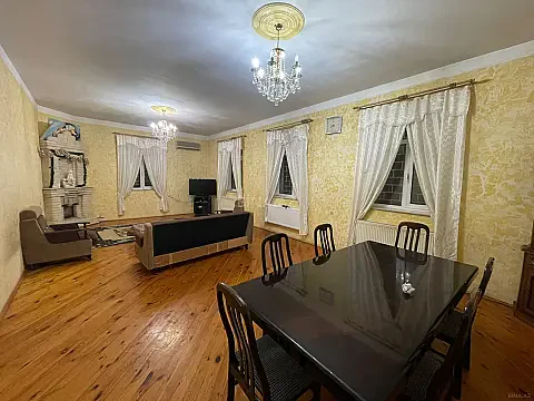 Satılır 5 otaqlı həyət evi 392 m²