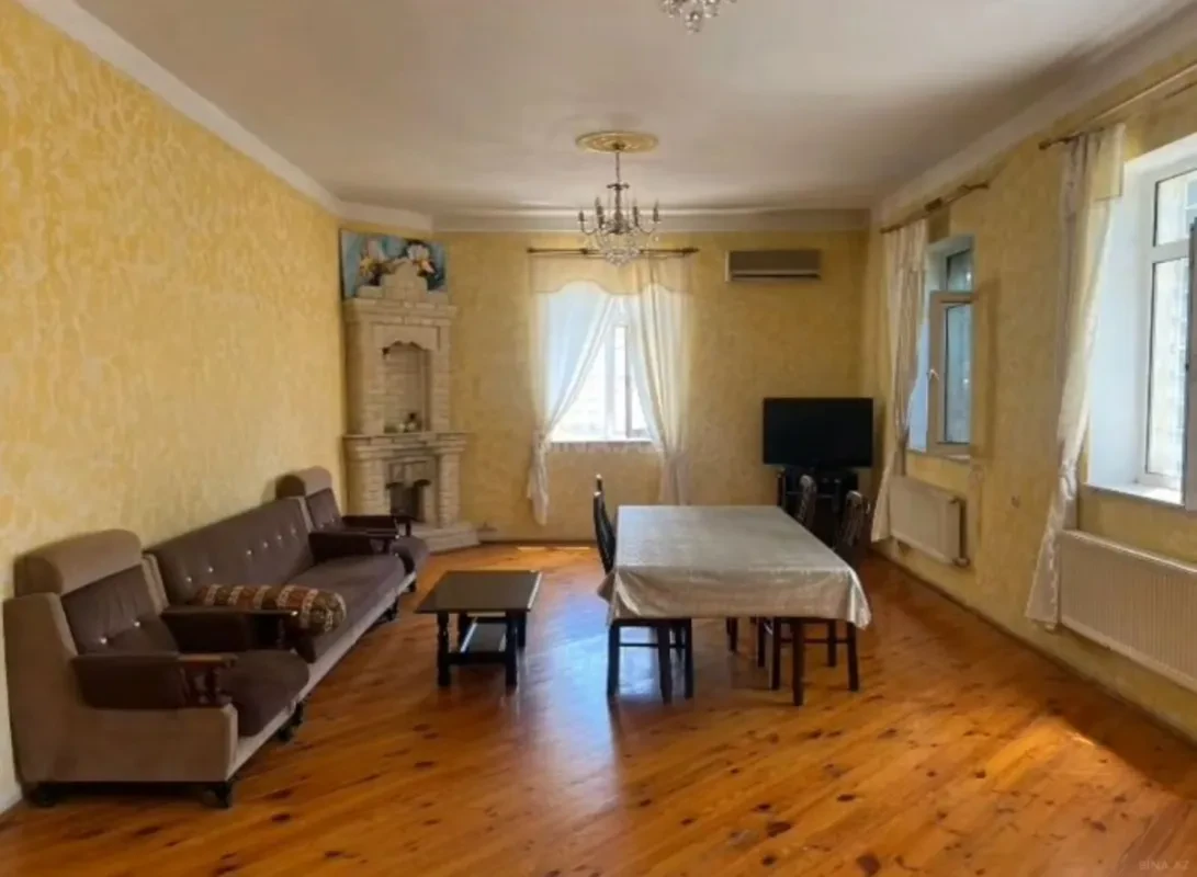 Satılır 5 otaqlı həyət evi 392 m²