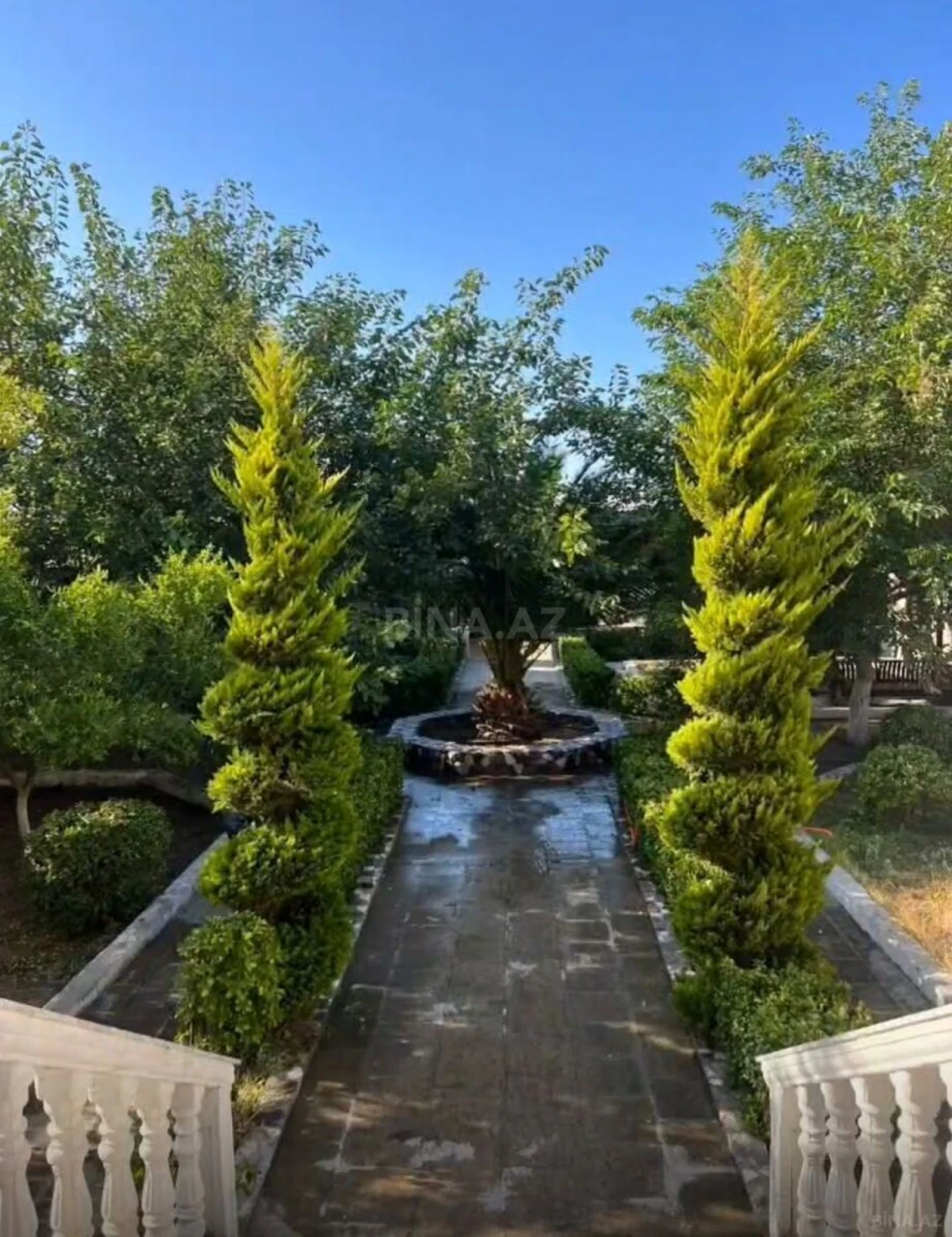 Satılır 5 otaqlı həyət evi 392 m²