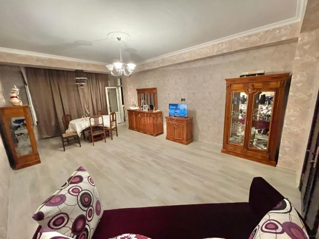 Satılır 3 otaqlı mənzil 137 m²