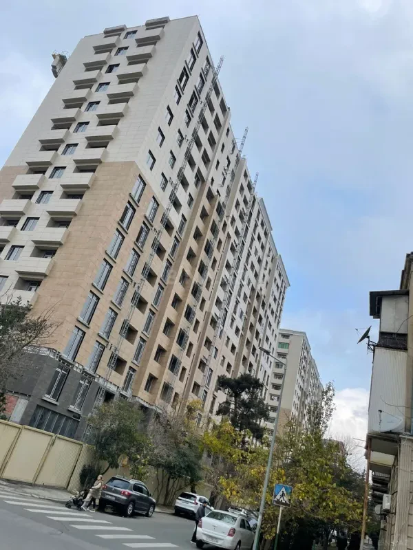 Satılır 3 otaqlı mənzil 137 m²