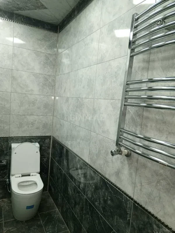 Satılır 3 otaqlı mənzil 137 m²
