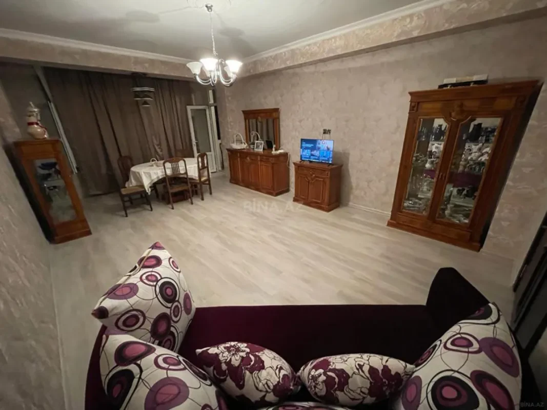 Satılır 3 otaqlı mənzil 137 m²
