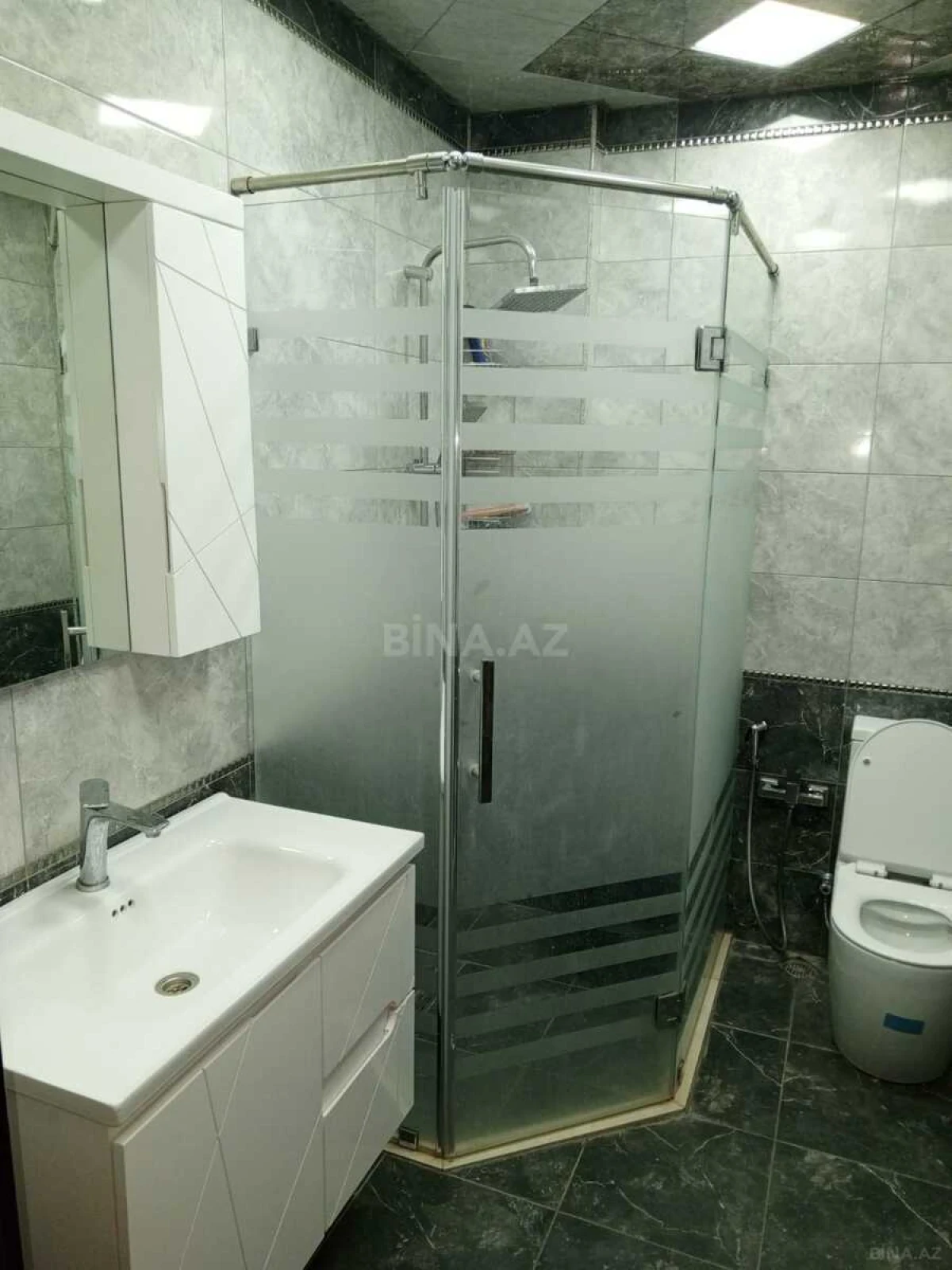 Satılır 3 otaqlı mənzil 137 m²