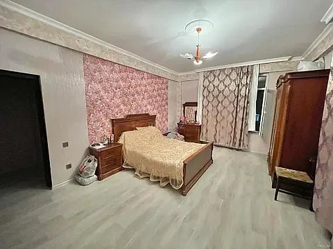 Satılır 3 otaqlı mənzil 137 m²