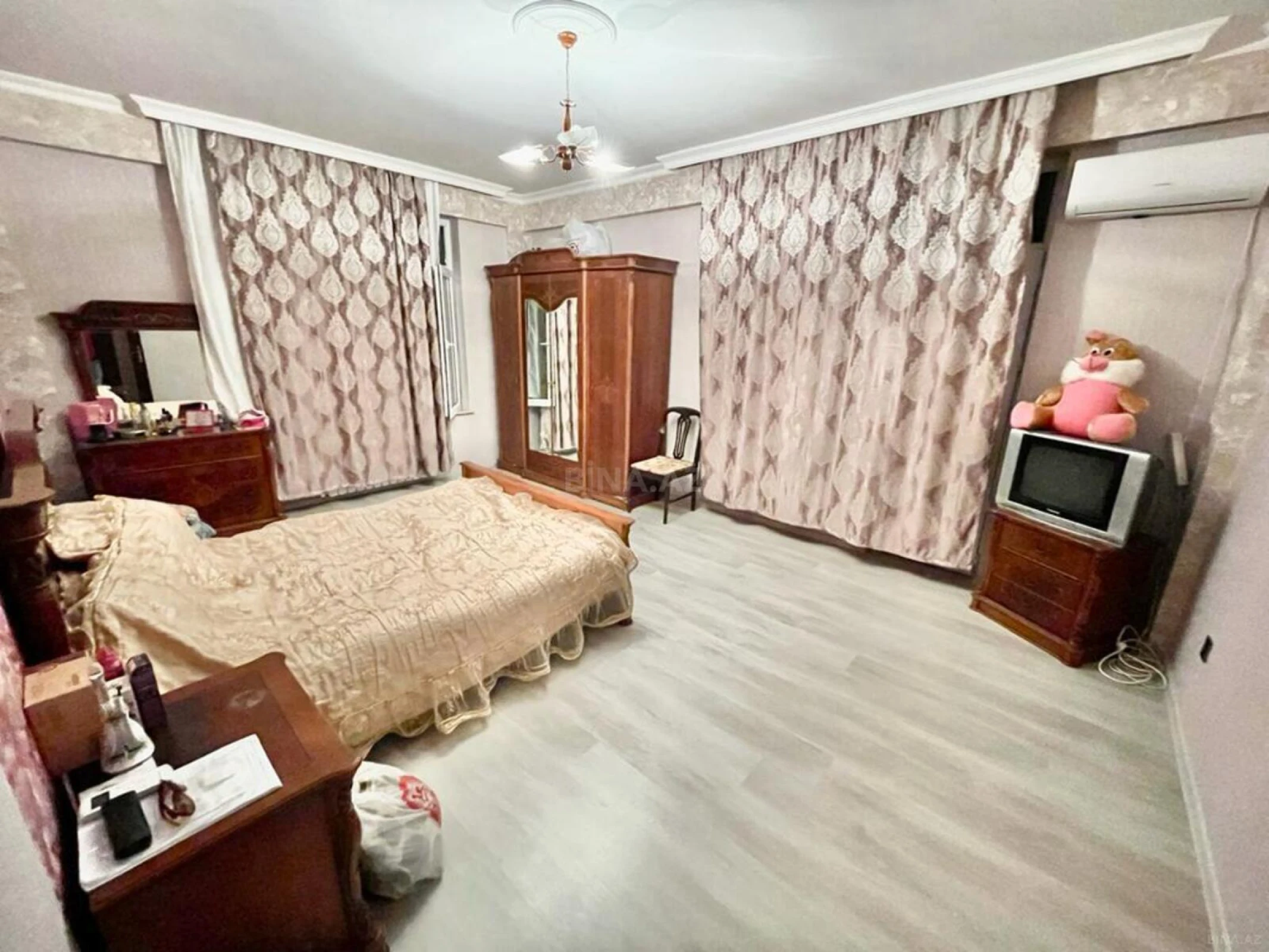 Satılır 3 otaqlı mənzil 137 m²