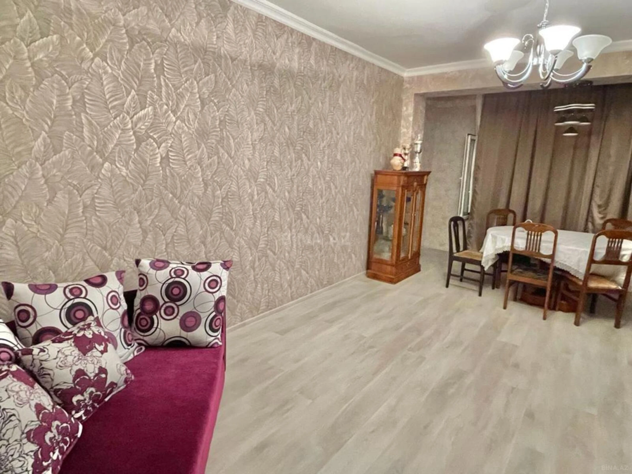 Satılır 3 otaqlı mənzil 137 m²