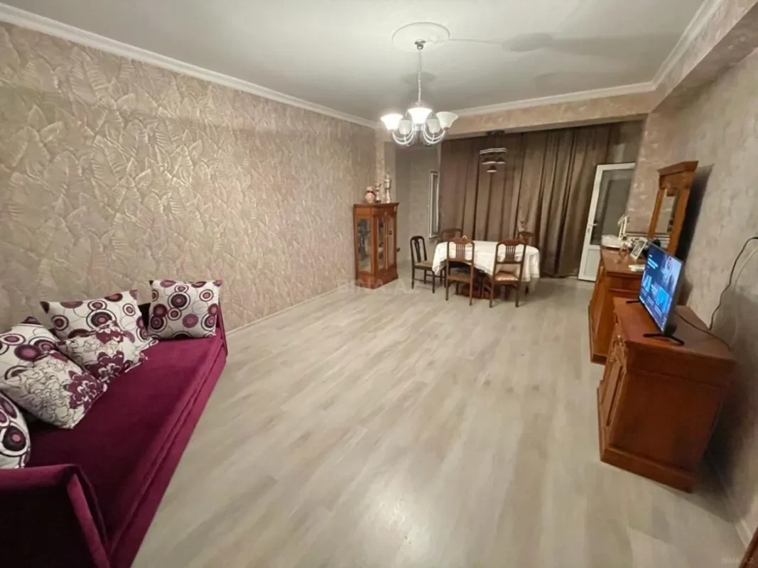 Satılır 3 otaqlı mənzil 137 m²