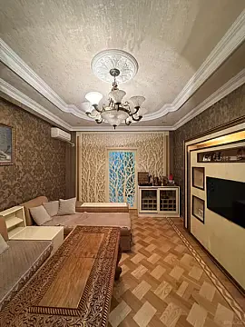 Satılır 4 otaqlı mənzil 192 m²