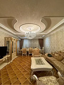 Satılır 4 otaqlı mənzil 192 m²