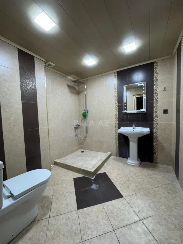 Satılır 4 otaqlı mənzil 192 m²