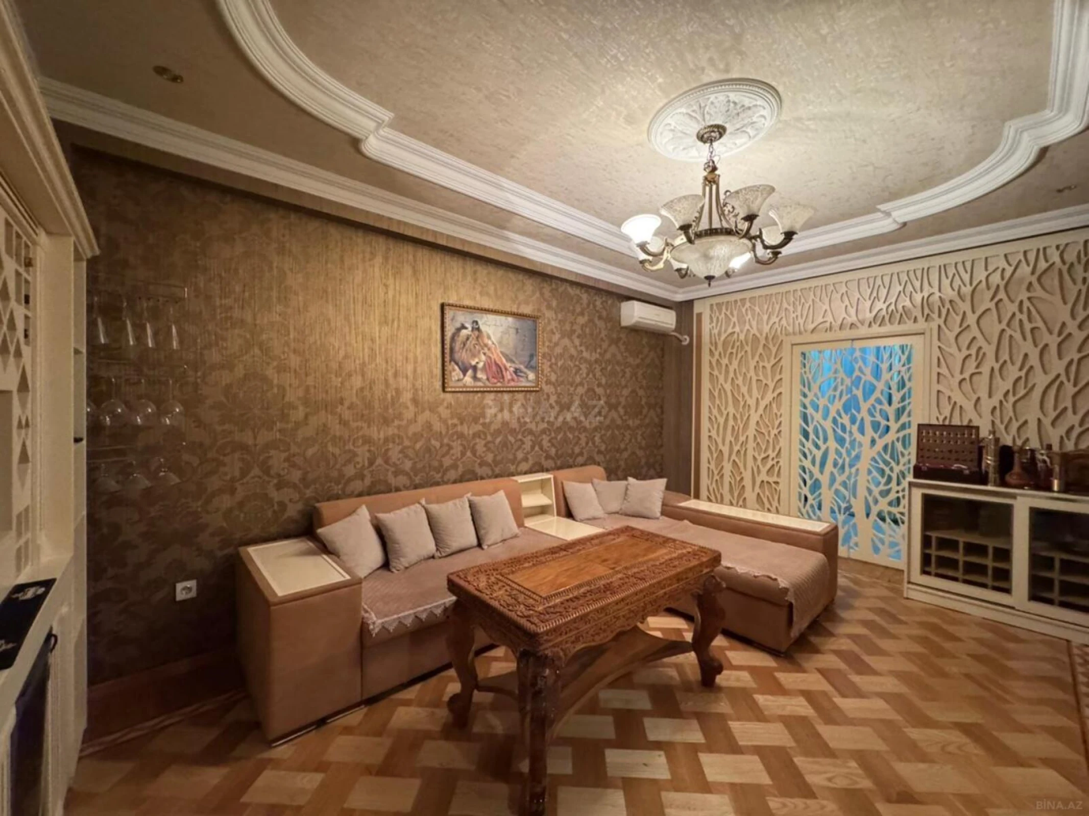 Satılır 4 otaqlı mənzil 192 m²