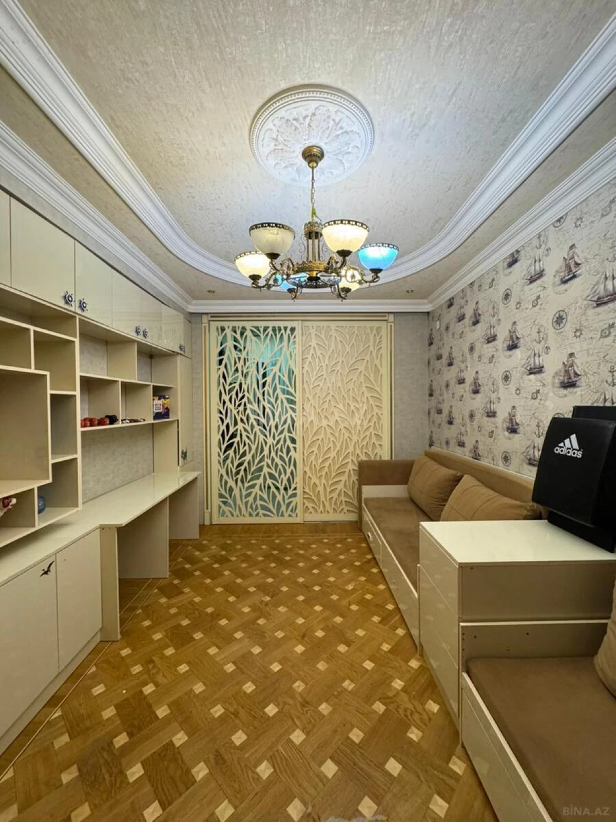 Satılır 4 otaqlı mənzil 192 m²