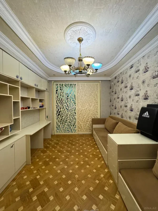 Satılır 4 otaqlı mənzil 192 m²