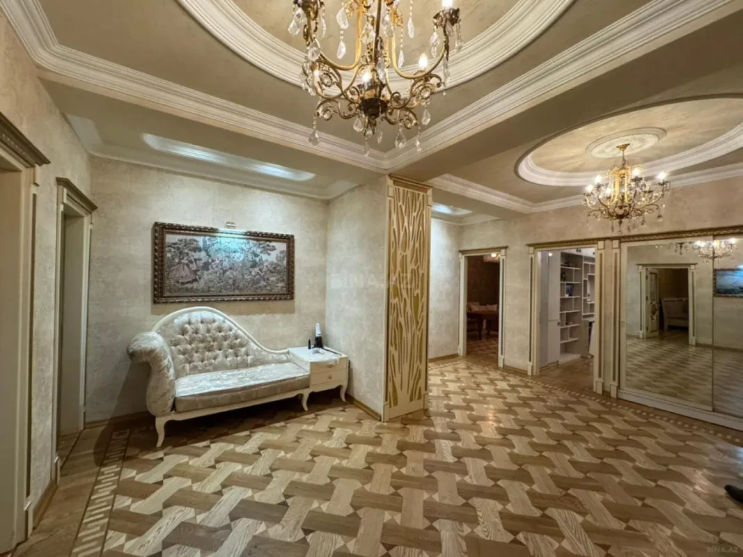 Satılır 4 otaqlı mənzil 192 m²