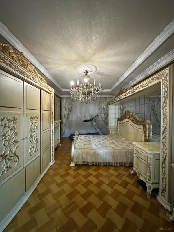 Satılır 4 otaqlı mənzil 192 m²