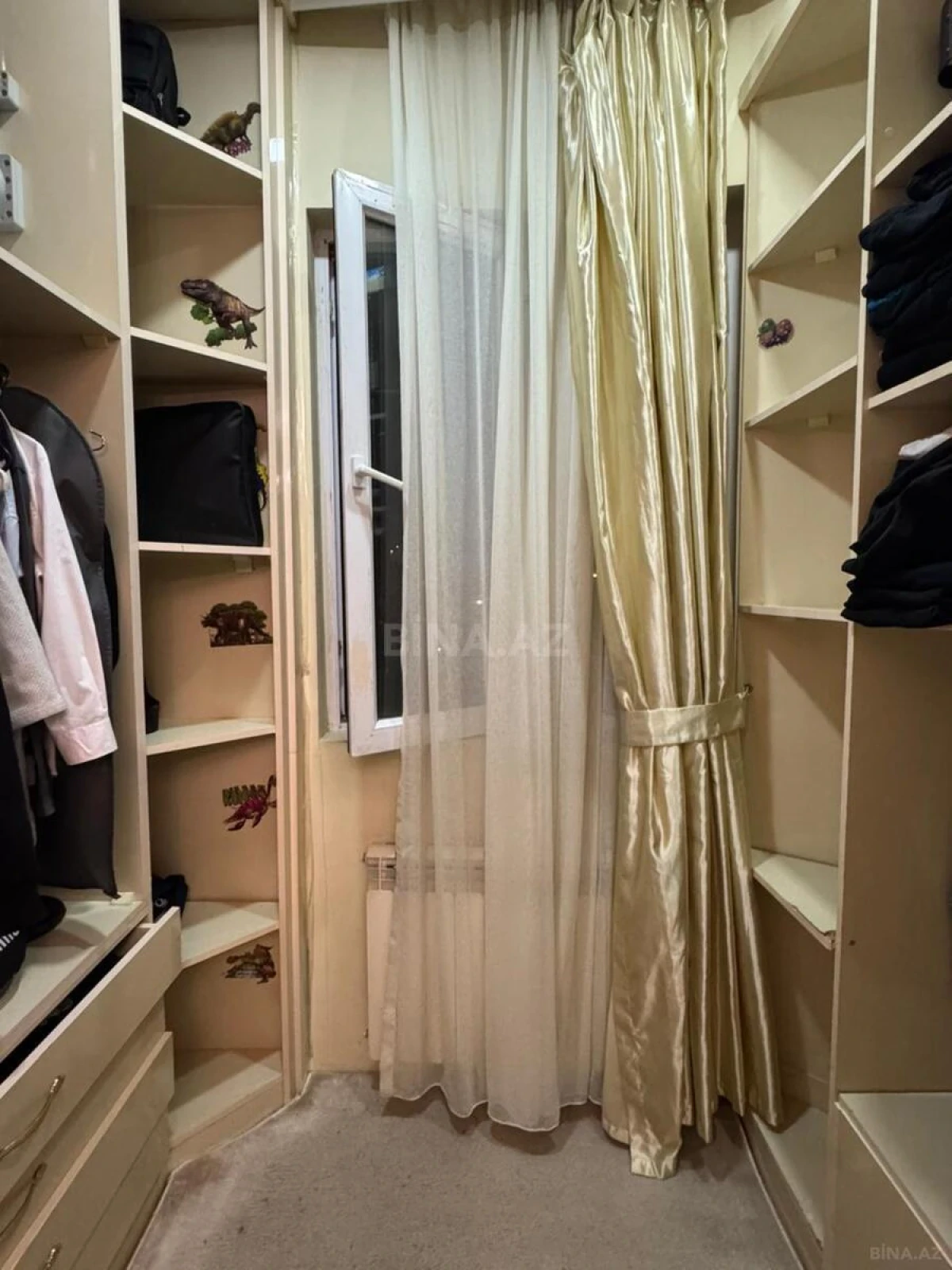 Satılır 4 otaqlı mənzil 192 m²