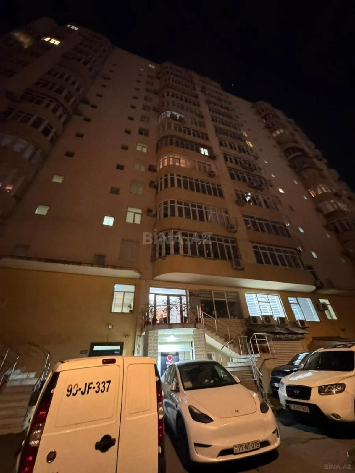 Satılır 4 otaqlı mənzil 192 m²