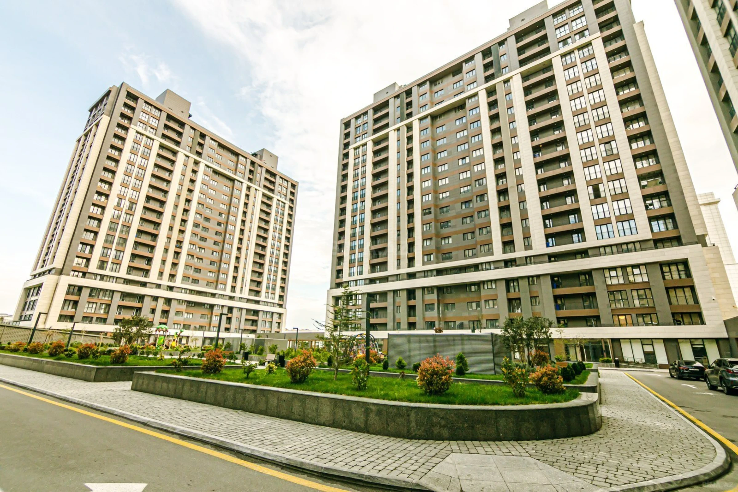 Kirayə verilir 2 otaqlı mənzil 95 m²