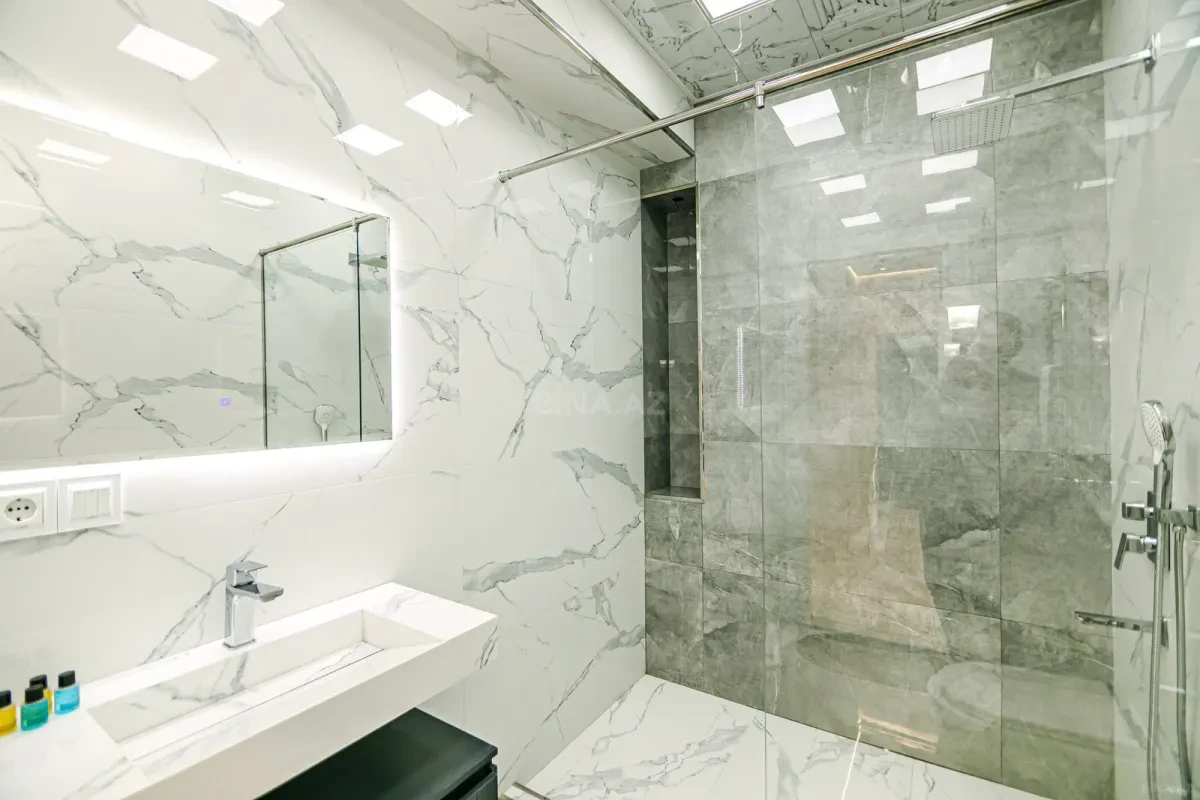 Kirayə verilir 2 otaqlı mənzil 95 m²