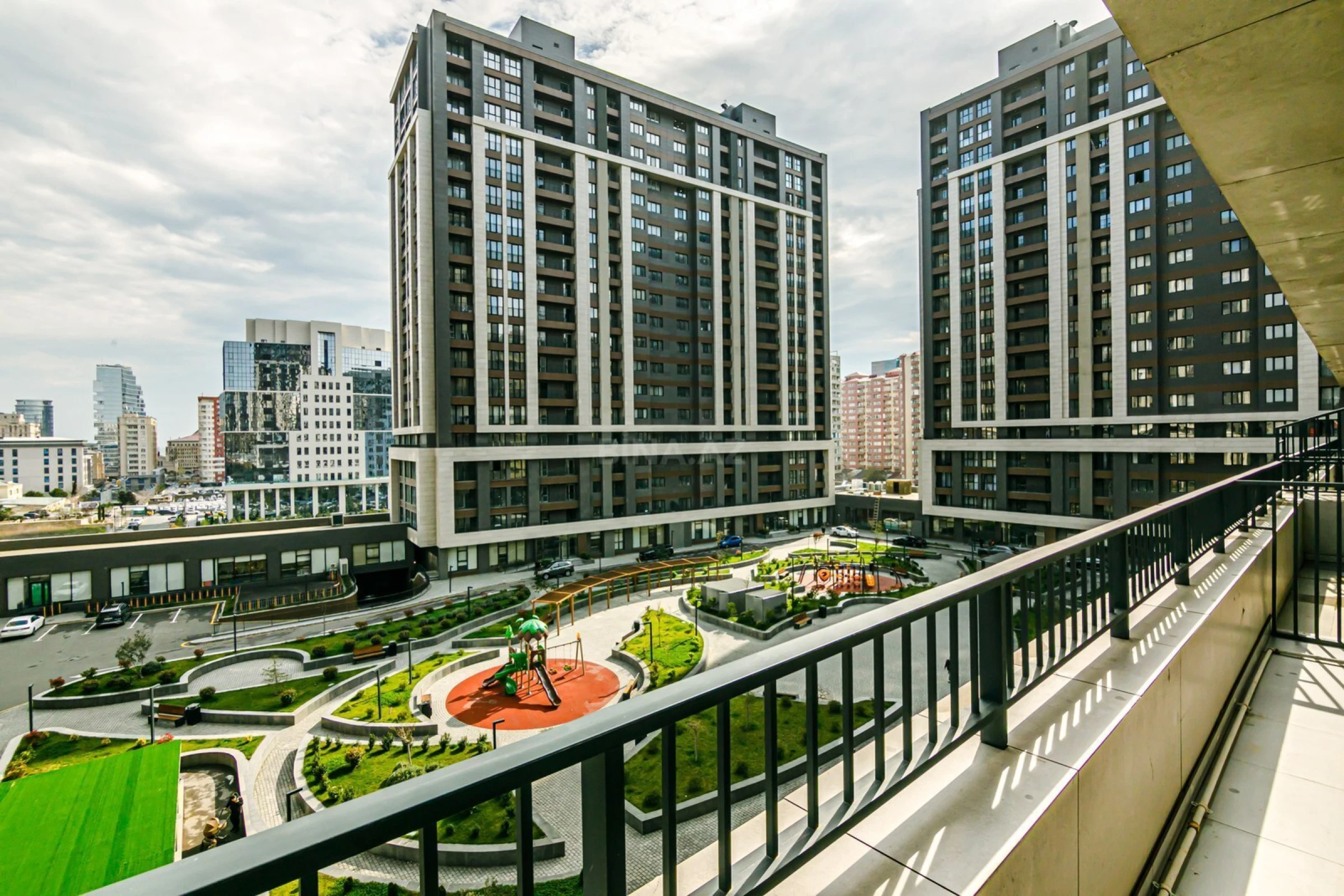 Kirayə verilir 2 otaqlı mənzil 95 m²