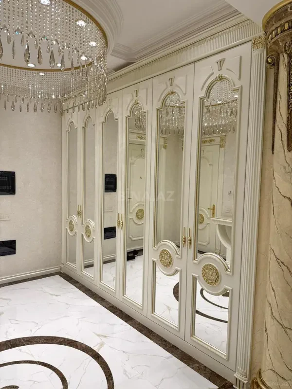 Satılır 4 otaqlı mənzil 165 m²