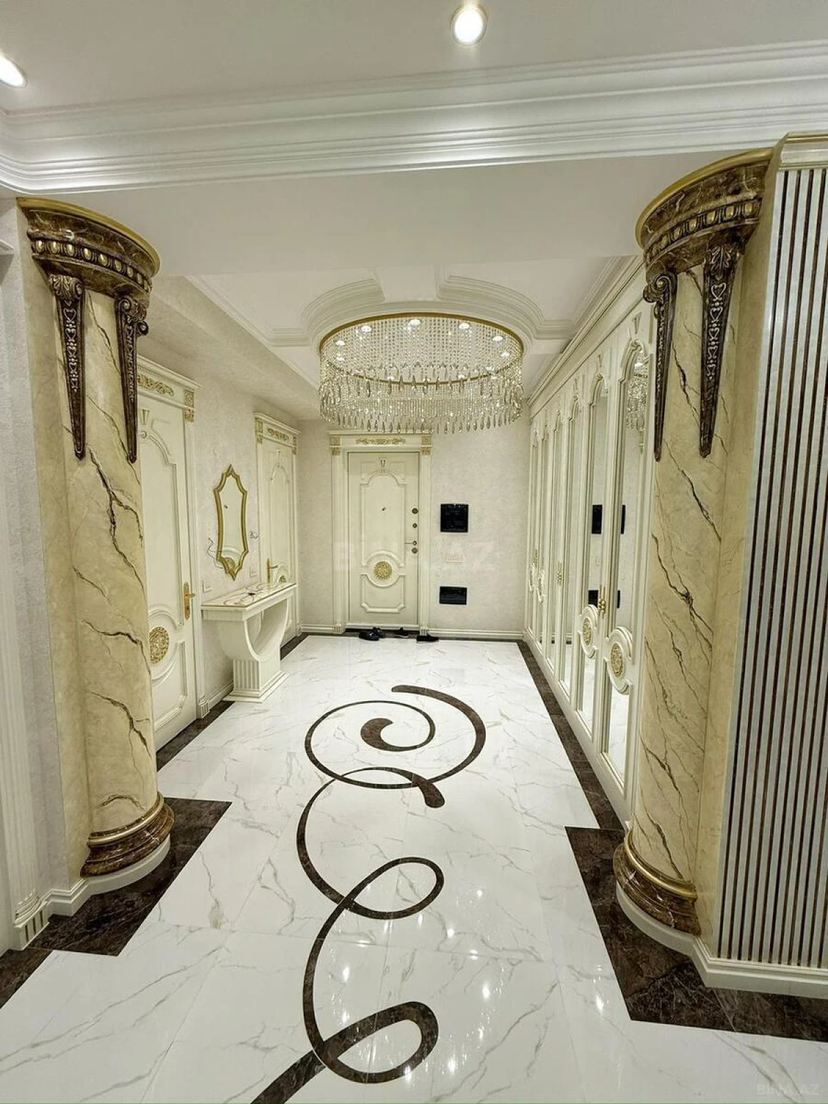 Satılır 4 otaqlı mənzil 165 m²