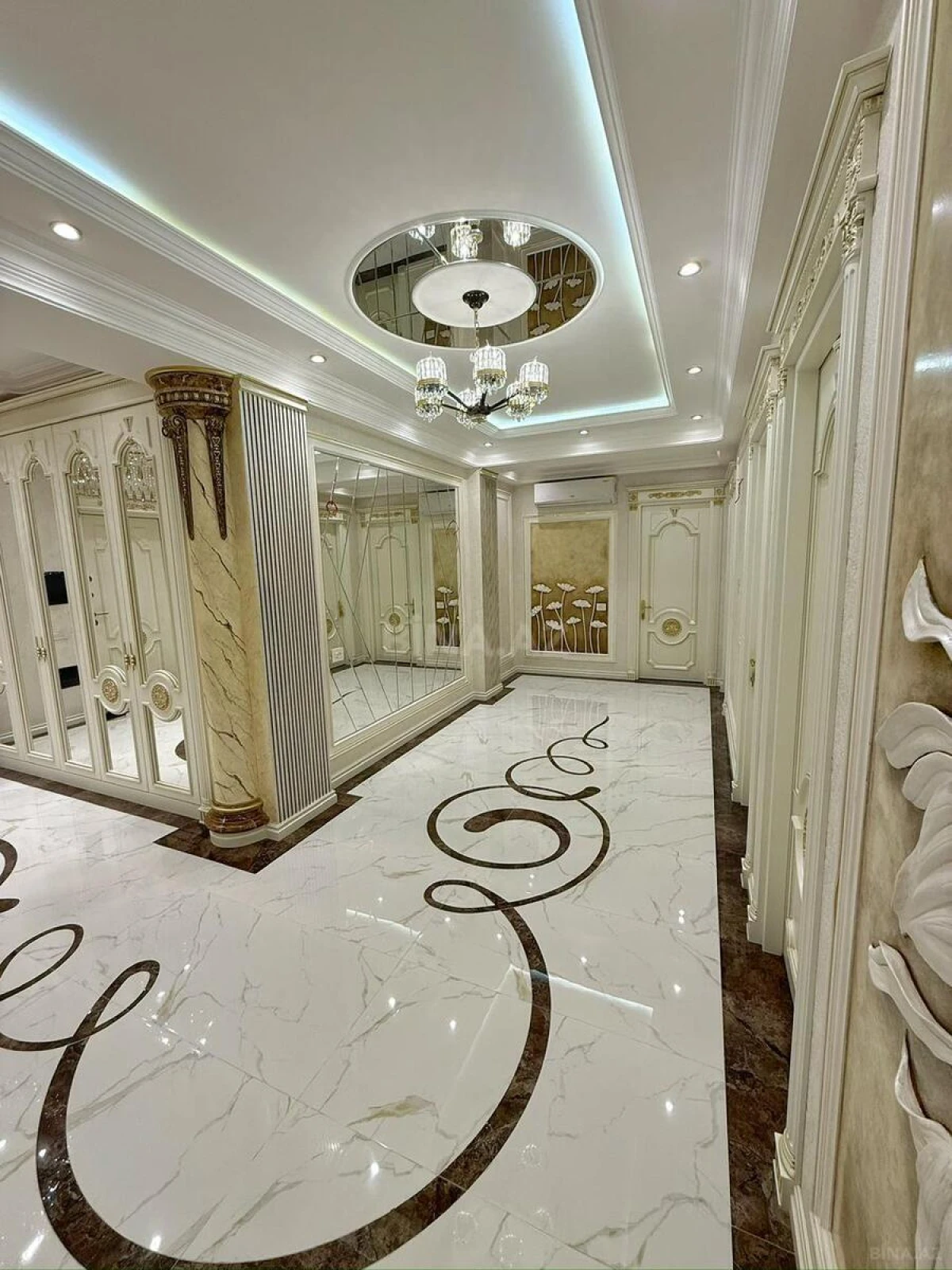 Satılır 4 otaqlı mənzil 165 m²