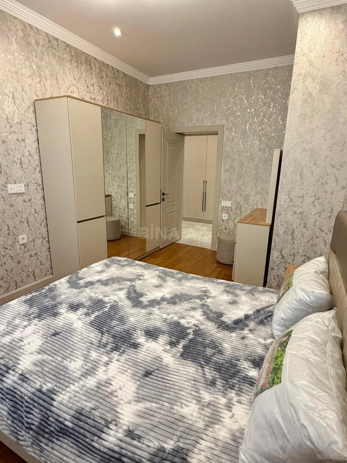 Kirayə verilir 2 otaqlı mənzil 85 m²